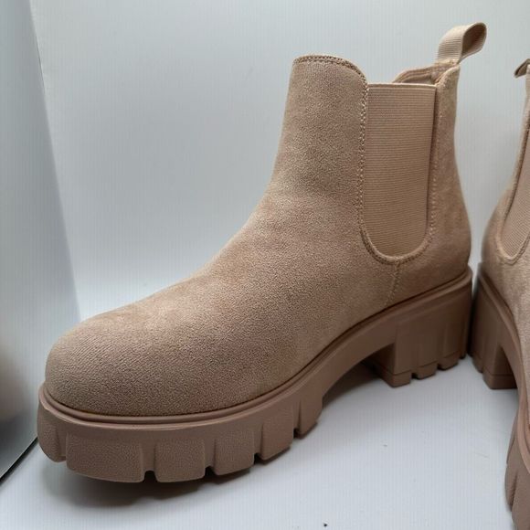 CUSHIONAIRE Women's slip on chelsea boot +Memory Foam 8 TAN - Picture 7 of 7